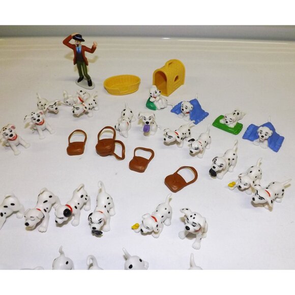 101 Dalmatians Miniature Figurine Set With Accessories 37 Pieces Lot - Picture 11 of 12
